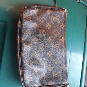 Authentic Louis Vuitton Pochette Accessoire